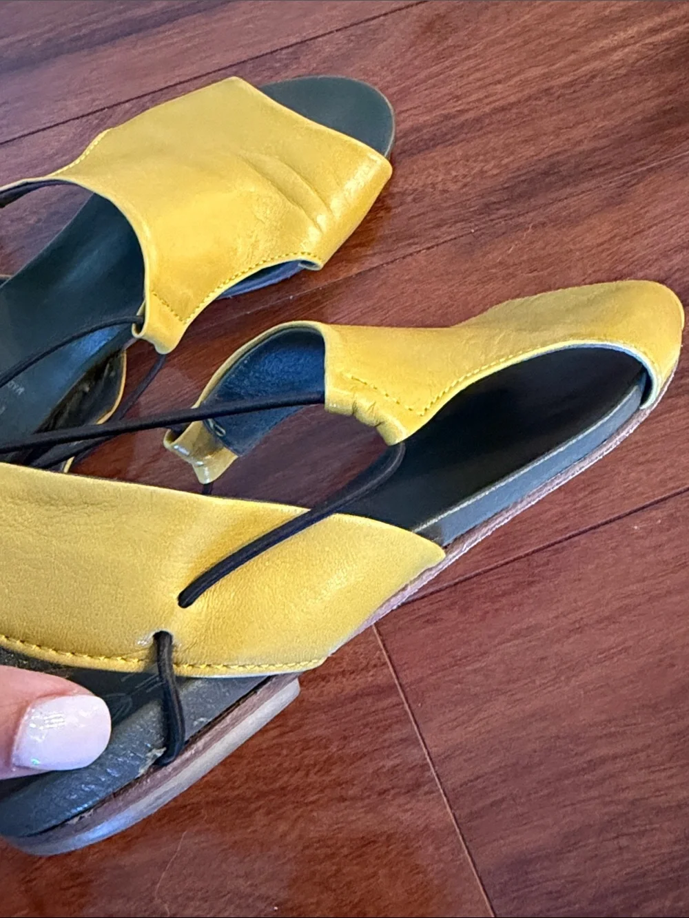Vero Cuoio Lili Mill Yellow Open-Toe Slingback Sandals